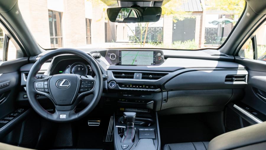 Торпедо Lexus UX250h F-Sport 2018 года  (NA) (фото 29 из 40)